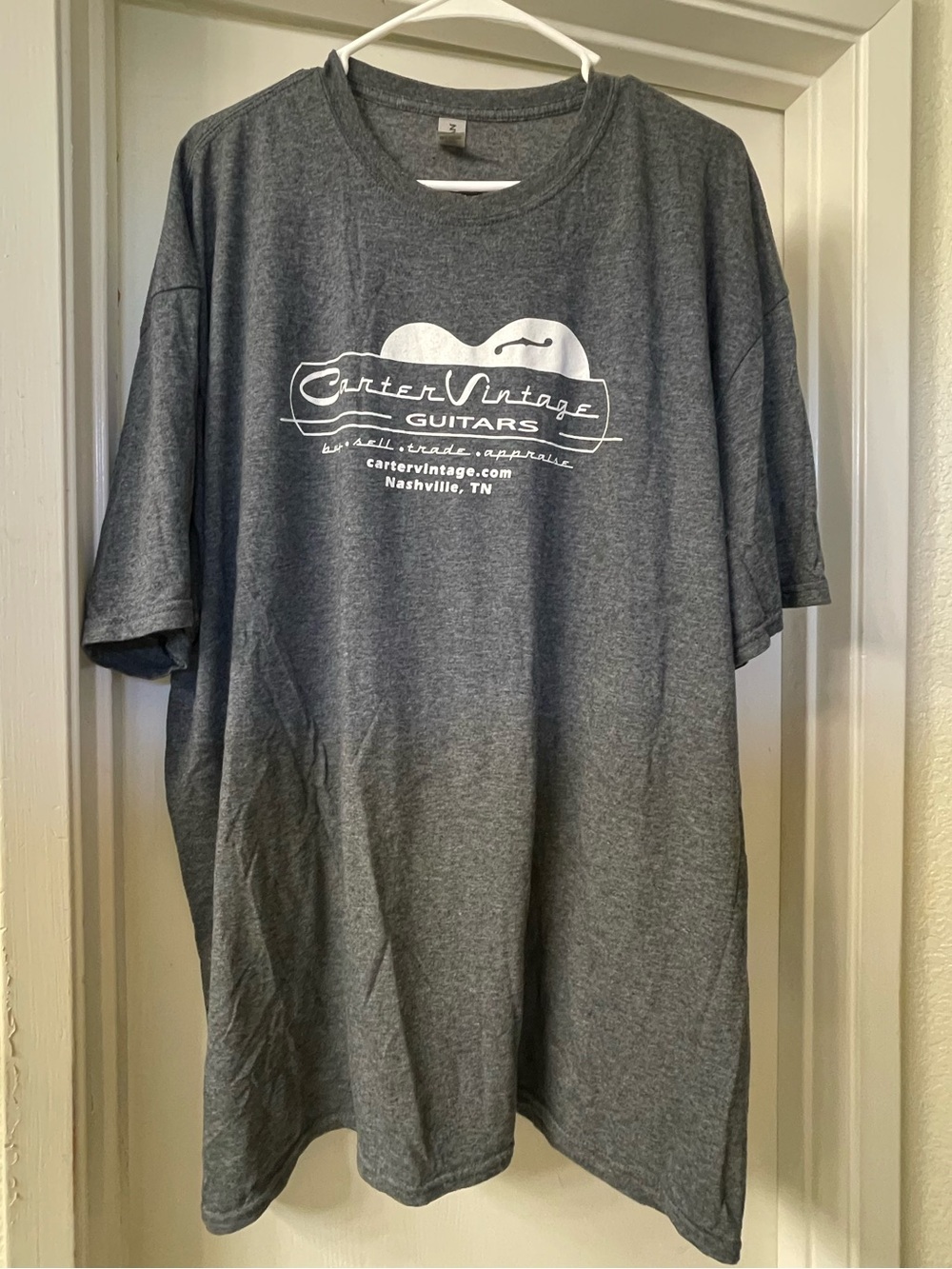 Carter Vintage Guitars “Honor Thy Guitar” Men’s Heather Gray Soft Logo T-Shirt